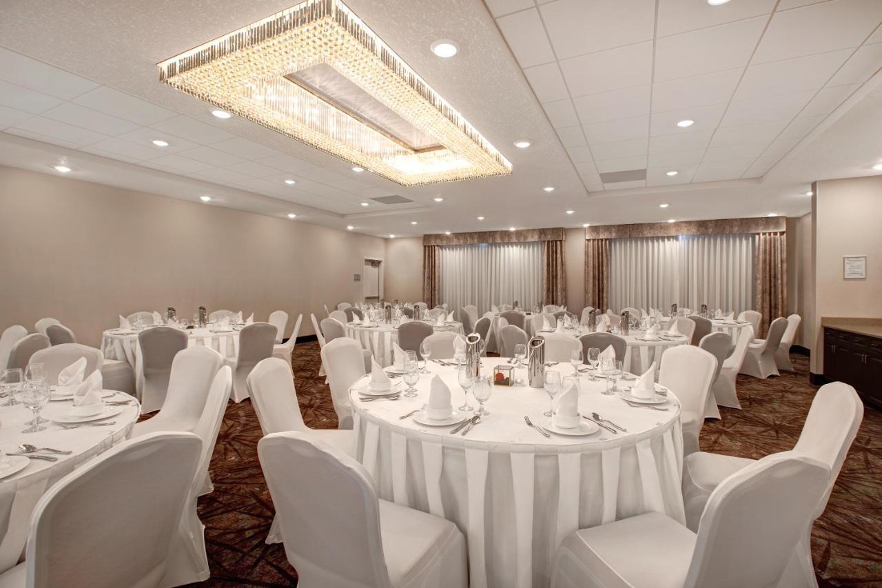 The Landing Hotel & Conference Centre St. Paul Zewnętrze zdjęcie
